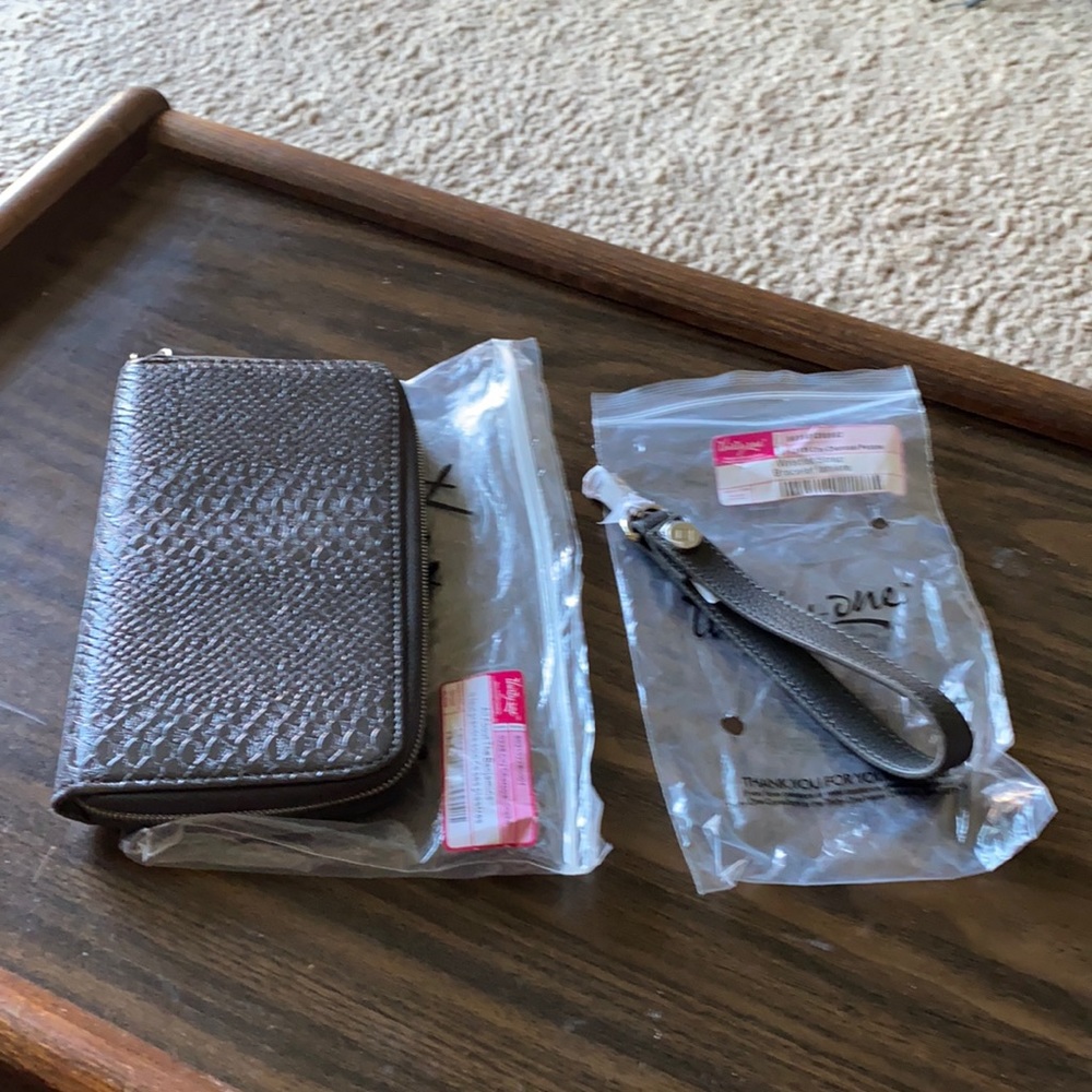 🎁New Thirty-One Benjamin Wallet and Strap-City Charcoal Snake 9”W x 5” D